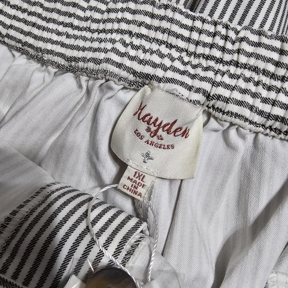 NWT Hayden Los Angeles Stretch Pinstripe Flared Pants, Cropped, Plus Size 1XL. - Picture 13 of 14